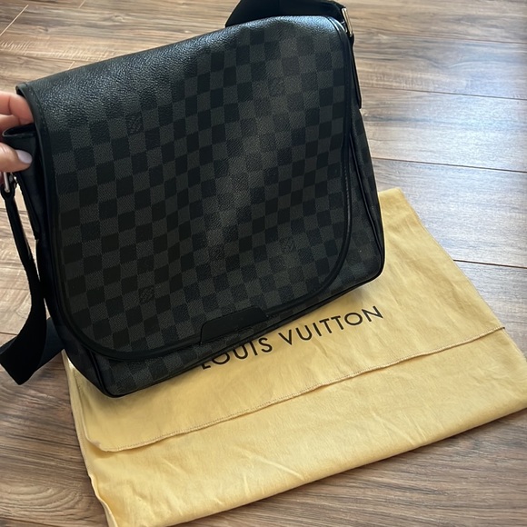 Louis Vuitton Messenger Bag for Men - Picture 5 of 8